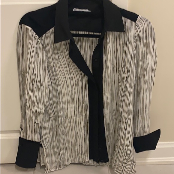 VINCE. Perfect condition
Wavy striped silk top - Picture 6 of 8